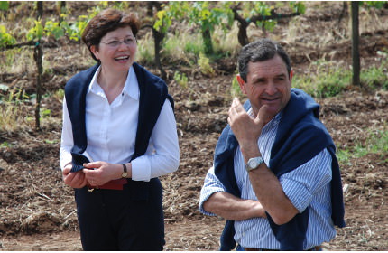Pino e Daniela nel vigneto